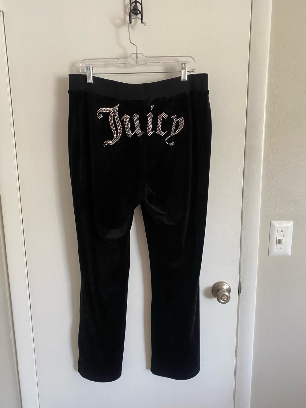 Juicy Couture Black Velour Matching Set - Picture 5 of 6